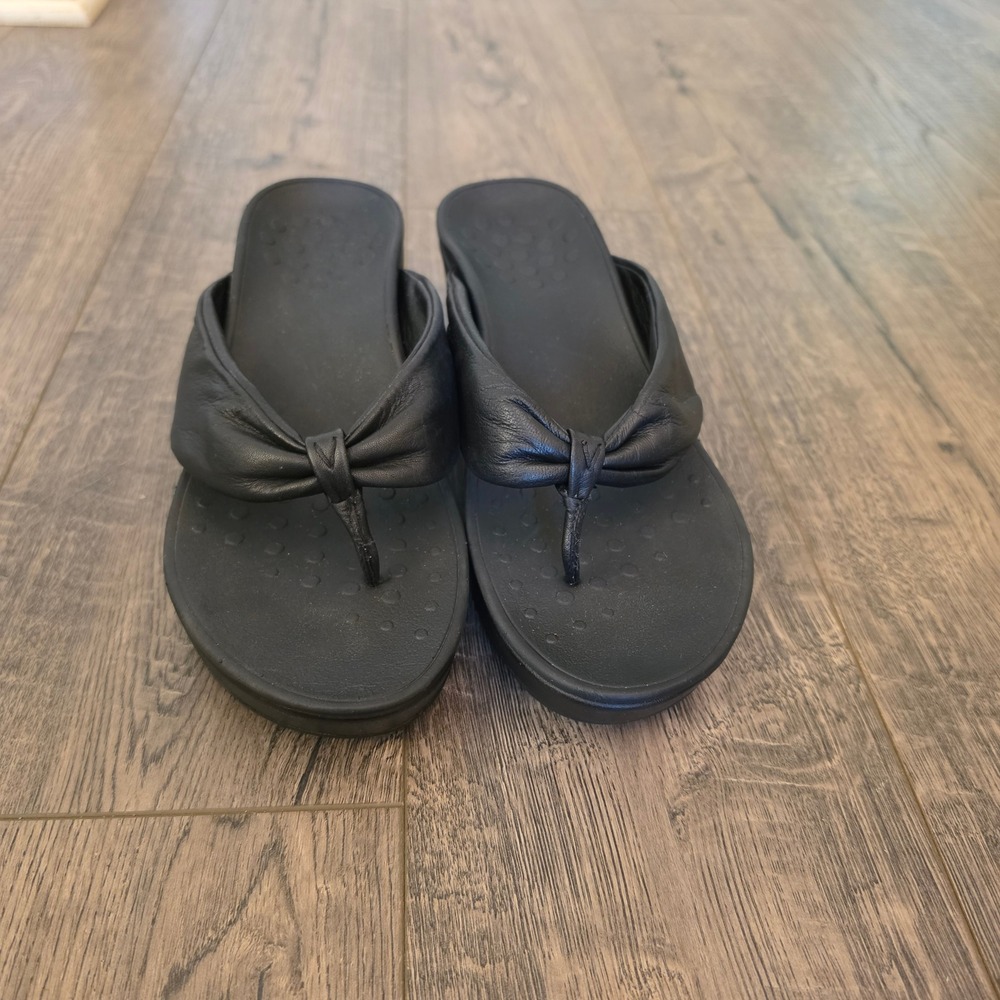 Vionic Arabella Black Leather Wedge Platform Thong Sandals Womens 9 Orthotic
